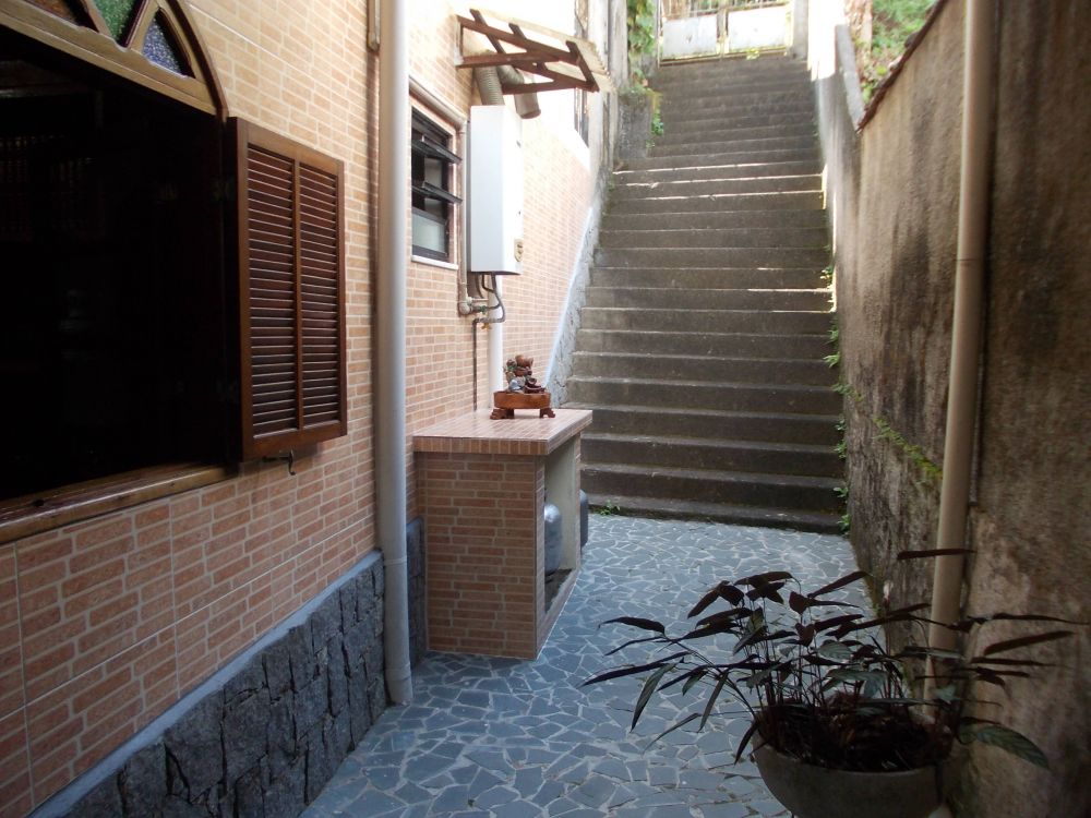  - Casa à venda em Nova Friburgo, Centro, com 4 quartos, 170m²