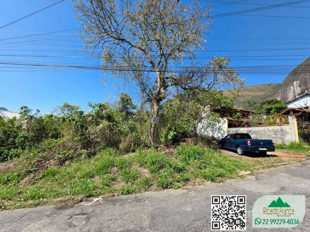  - Terreno de 1.332 m² no Vale dos Pinheiros, Nova Friburgo, com vista para o Centro e Pedra da Catarina