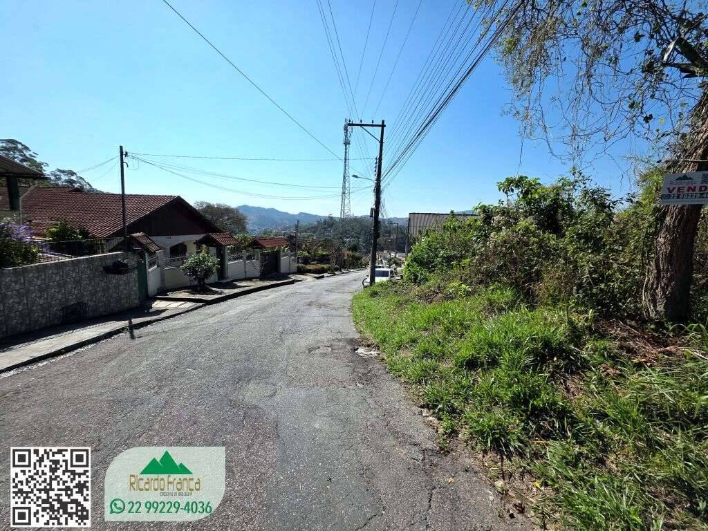  - Terreno de 1.332 m² no Vale dos Pinheiros, Nova Friburgo, com vista para o Centro e Pedra da Catarina