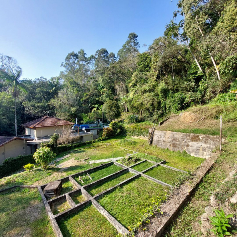 Terreno à venda, 2232m² - Vale dos Pinheiros,Nova Friburgo